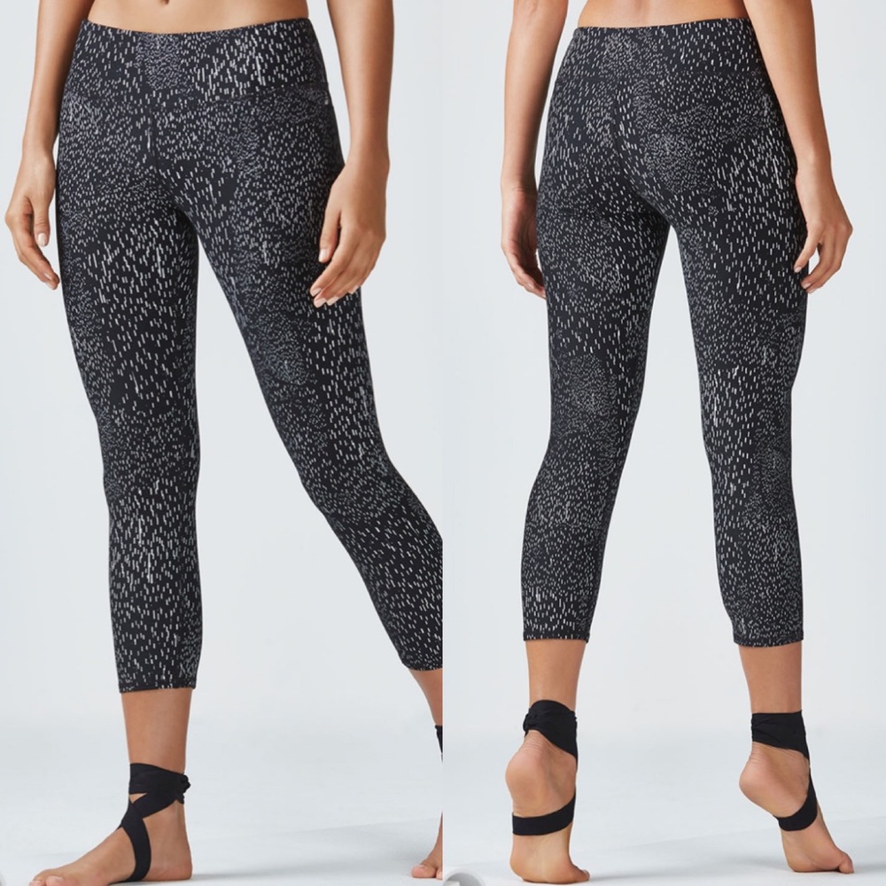 Fabletics Mid Rise Printed Powerhold Crop Leggings - Picture 3 of 7